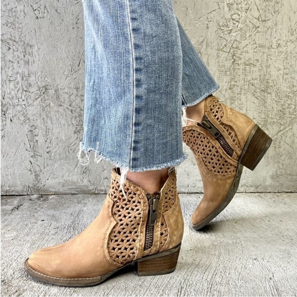 Circle G by Corral Q0002 Tan Shortie Ankle Boot Laser Cut Zipper US 6.5 Rodeo